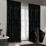 Draperie catifea cu insertii aurii, de culuare neagra, aspect elegant și finisaj matasos